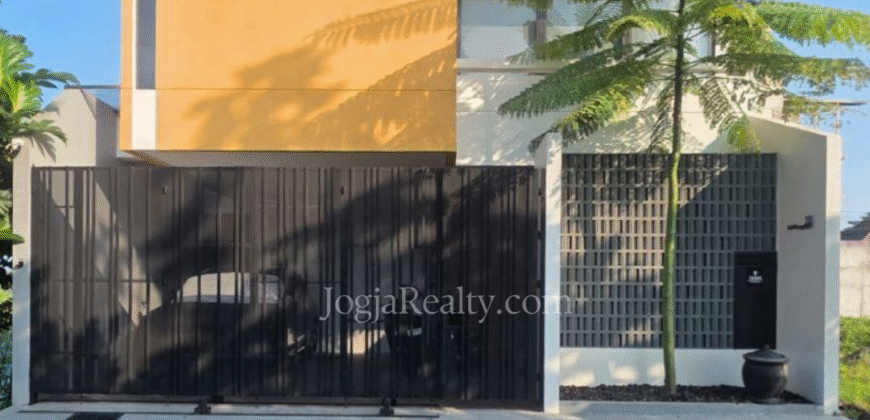 Rumah Mewah Jogja Semi Furnished View Merapi di Jalan Damai Ngaglik Sleman Yogyakarta