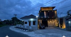 Rumah Mewah Dijual di Jogja Fully Furnished di Wedomartani Sleman dengan View Sawah Hijau