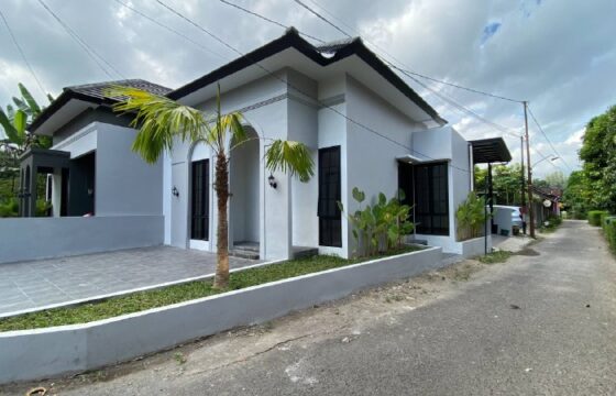Rumah Dijual Jogja Estetik Murah 500 Jutaan Dekat Kampus UMY dan Desa Wisata Kasongan di Bangunjiwo Kasihan Bantul Yogyakarta