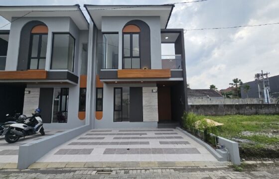 Rumah Mewah Jogja Murah Perumahan Cluster Dekat Al Azhar dan Kampus UGM Jl Kaliurang Km 7 Condongcatur Depok Sleman Yogyakarta