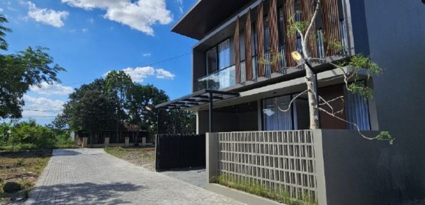 Rumah Mewah Dijual di Jogja Modern Kontemporer Furnished Cluster Dekat Tol Purwomartani Kalasan Sleman Yogyakarta