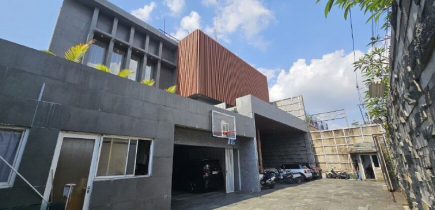 Rumah Mewah Jogja Modern Furnished Private Pool 29,5 M di Demangan Baru Caturtunggal Depok Sleman Yogyakarta