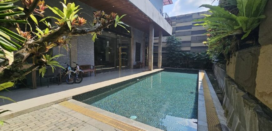 Rumah Mewah Jogja Modern Furnished Private Pool 29,5 M di Demangan Baru Caturtunggal Depok Sleman Yogyakarta