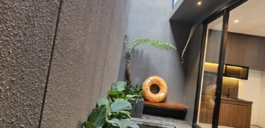 Rumah Mewah Dijual di Jogja Modern Furnished Private Pool Dekat Kampus UGM JCM Al Azhar dan Tugu Jogja di Tegalrejo Kota Yogyakarta