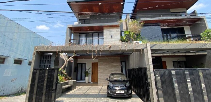 Rumah Mewah Dijual di Jogja Furnished Private Pool Posisi Hook di Palagan Sariharjo Sleman Yogyakarta
