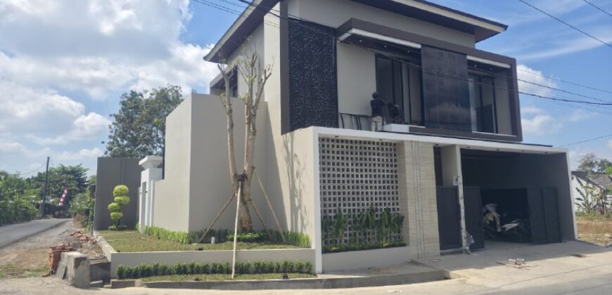Rumah Mewah Dijual di Jogja Modern Tropis Kontemporer SCBD-nya Jogja Maguwoharjo Depok Sleman Yogyakarta