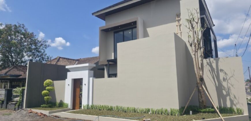 Rumah Mewah Dijual di Jogja Modern Tropis Kontemporer SCBD-nya Jogja Maguwoharjo Depok Sleman Yogyakarta