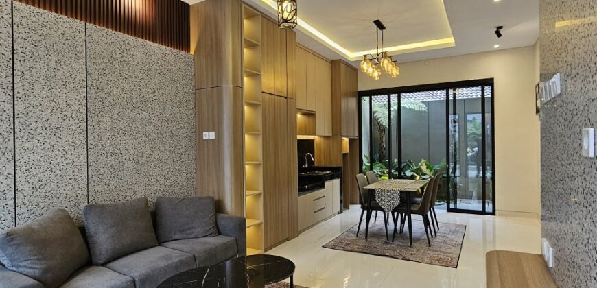 Rumah Mewah Dijual di Jogja Modern Kontemporer Semi Furnished SHM 2,15 M Wedomartani Ngemplak Sleman Yogyakarta