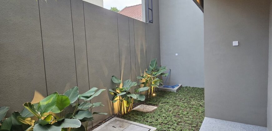 Rumah Mewah Dijual di Jogja Modern Kontemporer Semi Furnished SHM 2,15 M Wedomartani Ngemplak Sleman Yogyakarta