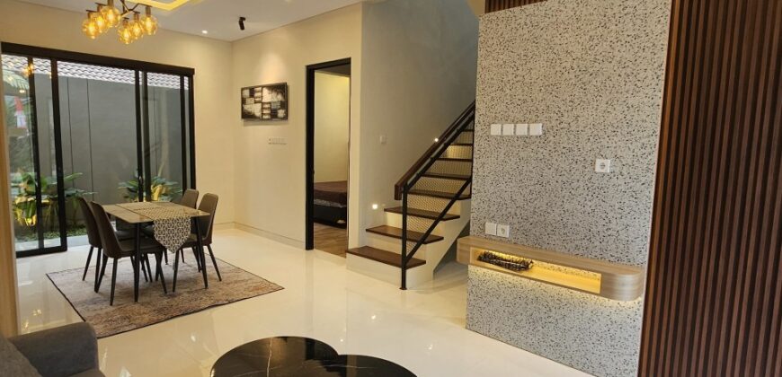 Rumah Mewah Dijual di Jogja Modern Kontemporer Semi Furnished SHM 2,15 M Wedomartani Ngemplak Sleman Yogyakarta