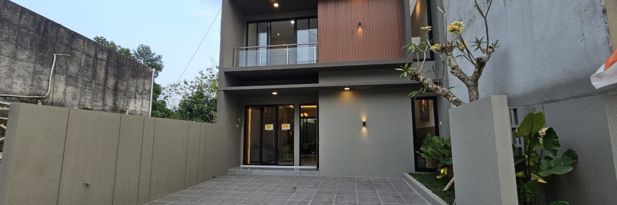 Rumah Mewah Dijual di Jogja Modern Kontemporer Semi Furnished SHM 2,15 M Wedomartani Ngemplak Sleman Yogyakarta