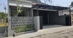 Rumah Dijual Jogja Modern Tropis Dekat PPPG Kesenian Lapangan Klidon dan Kampus UII Jl Kaliurang di Sariharjo Ngaglik Sleman Yogyakarta