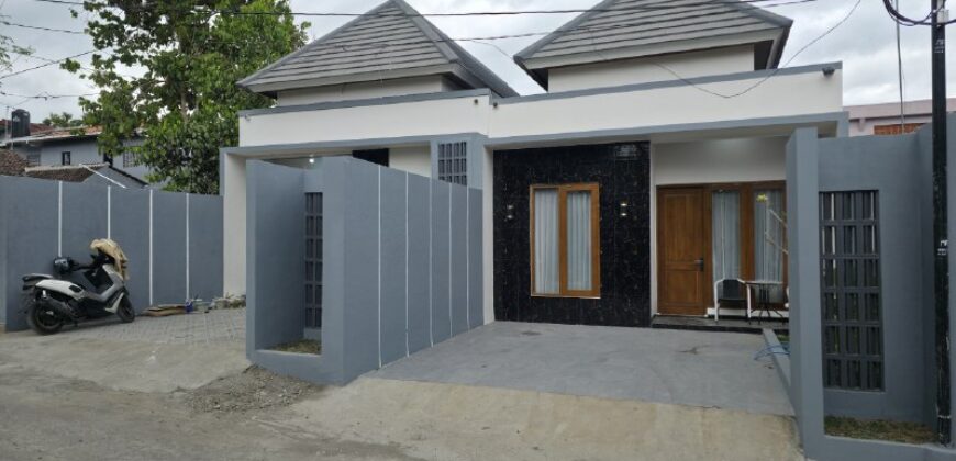 Dijual Rumah Jogja Cantik Modern Tropis Furnished Murah Dekat Kampus UII Jl Kaliurang Km 13,5 Sukoharjo Ngaglik Sleman Yogyakarta