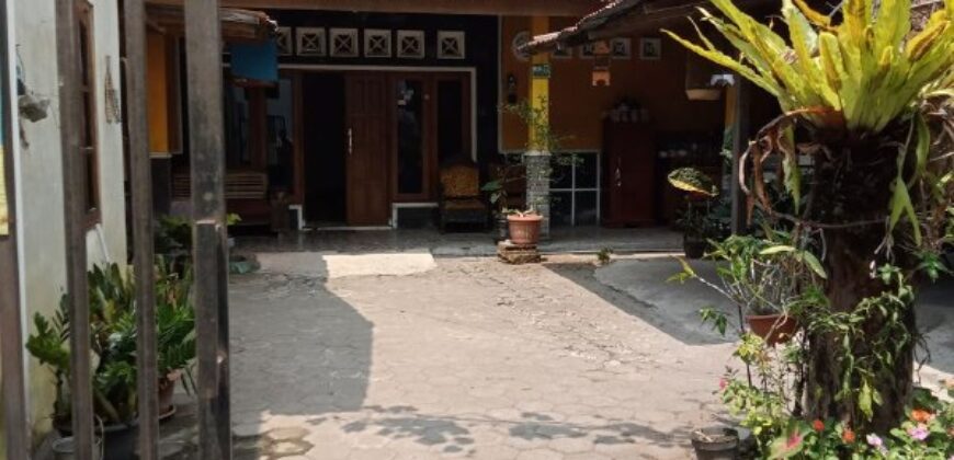 Kost Dijual Jogja Strategis 8 Kamar SHM 1,8 M Dekat UII Jalan Kaliurang km 14 Ngaglik Sleman Yogyakarta