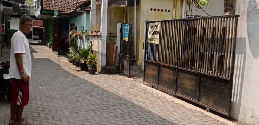 Kost Dijual Jogja Strategis 8 Kamar SHM 1,8 M Dekat UII Jalan Kaliurang km 14 Ngaglik Sleman Yogyakarta