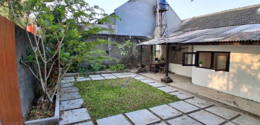 Rumah Jogja Dengan Taman dan Kolam Ikan Dalam Perumahan Dekat Stadion Maguwoharjo di Wedomartani Ngemplak Sleman Yogyakarta
