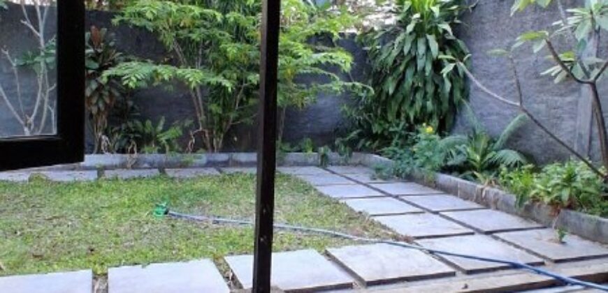 Rumah Jogja Dengan Taman dan Kolam Ikan Dalam Perumahan Dekat Stadion Maguwoharjo di Wedomartani Ngemplak Sleman Yogyakarta