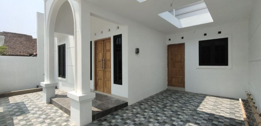 Dijual Rumah Jogja Baru Modern Klasik Dekat Candi Sambisari dan Bandara Adi Sucipto Di Purwomartani Kalasan Sleman Yogyakarta