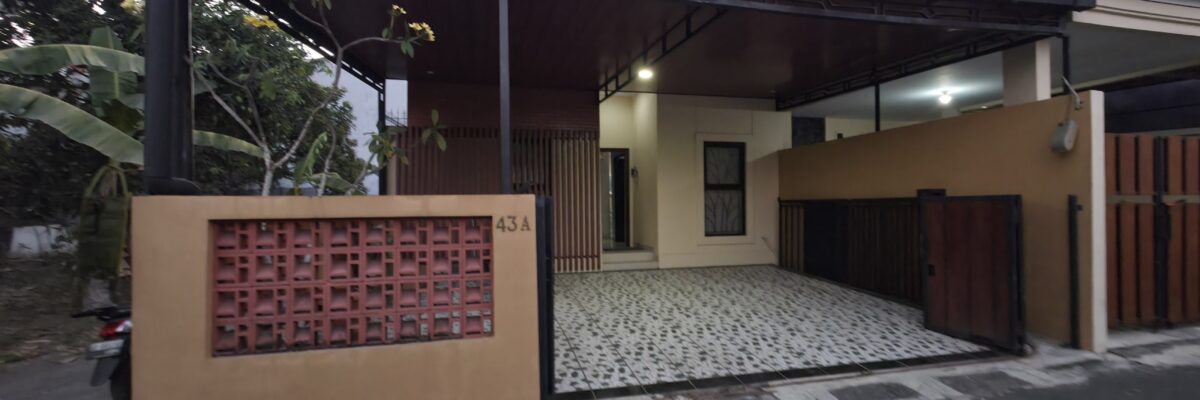 Rumah Dijual Jogja Cantik Furnished Dekat Sate Ratu dan Perumahan Bale Hinggil Jl Kaliurang Km 8,5 Tiyasan Condongcatur Depok Sleman Yogyakarta