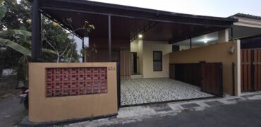 Rumah Dijual Jogja Cantik Furnished Dekat Sate Ratu dan Perumahan Bale Hinggil Jl Kaliurang Km 8,5 Tiyasan Condongcatur Depok Sleman Yogyakarta