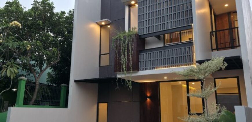 Rumah Mewah Jogja Dekat RS JIH Kampus UPN Pakuwon Mall dan Jalan Candi Gebang Condongcatur di Wedomartani Ngemplak Sleman