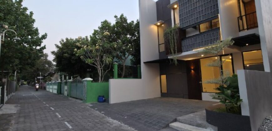Rumah Mewah Jogja Dekat RS JIH Kampus UPN Pakuwon Mall dan Jalan Candi Gebang Condongcatur di Wedomartani Ngemplak Sleman