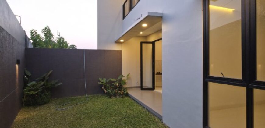 Rumah Mewah Jogja Dekat RS JIH Kampus UPN Pakuwon Mall dan Jalan Candi Gebang Condongcatur di Wedomartani Ngemplak Sleman