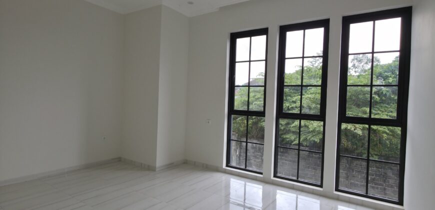 Rumah Mewah Jogja American Classic Dekat Hotel Hyatt Al Azhar dan UGM Jl Kaliurang – Jl Palangan km 8 Sinduharjo Ngaglik Sleman Yogyakarta