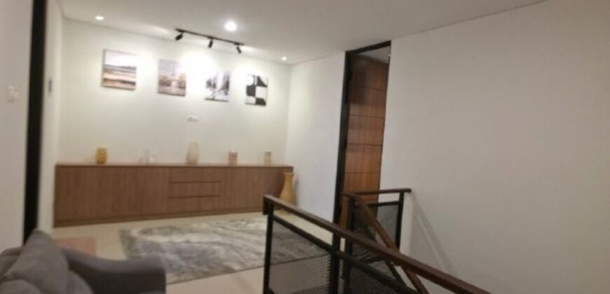 Rumah Mewah Jogja Modern Kontemporer Furnished SHM 1,75 M Halaman Luas Dekat Budi Mulia Dua Wedomartani Ngemplak Sleman